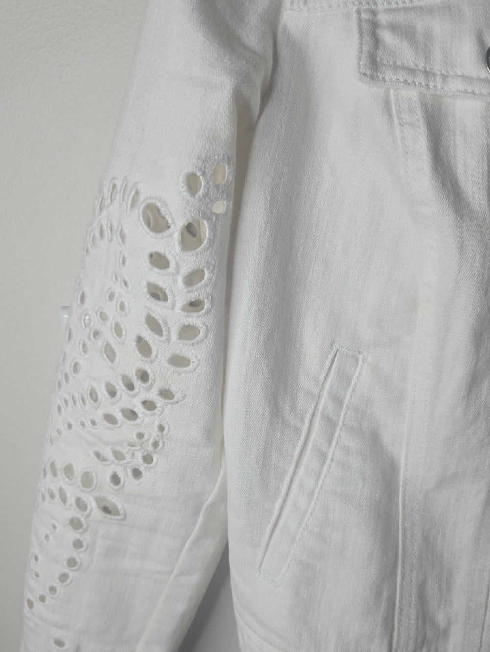 Inc International. Concept Womens Jean Jacket White With Eyelet Cutouts Sz Small - Picture 2 of 6